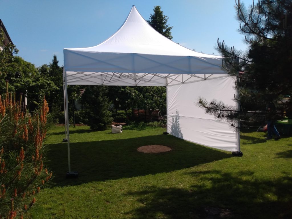 Przyjęcie w ogrodzie, namiot
